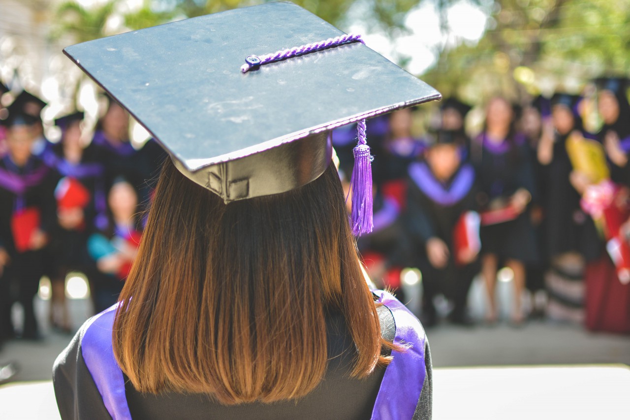 Advantages and Disadvantages of Work Experience After Graduation