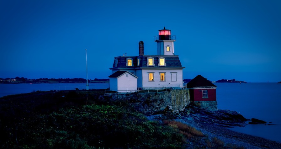 What are the Advantages and the Disadvantages of Living in Rhode Island?